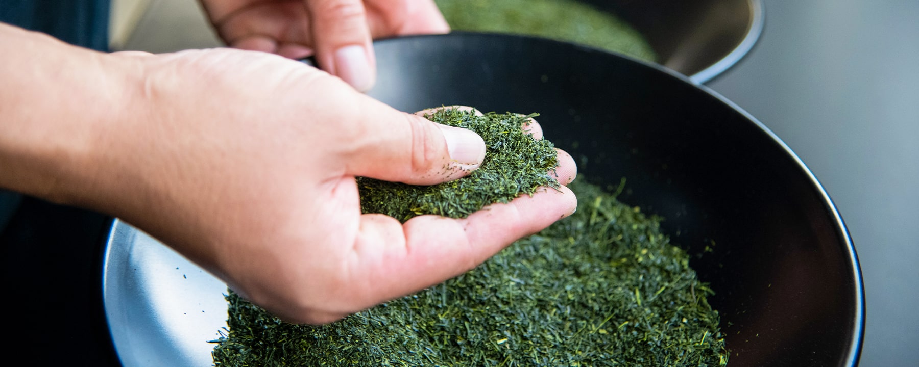 「深蒸し製法」を中心に其々のお茶素材の良さを引き立てる製法を採用しています