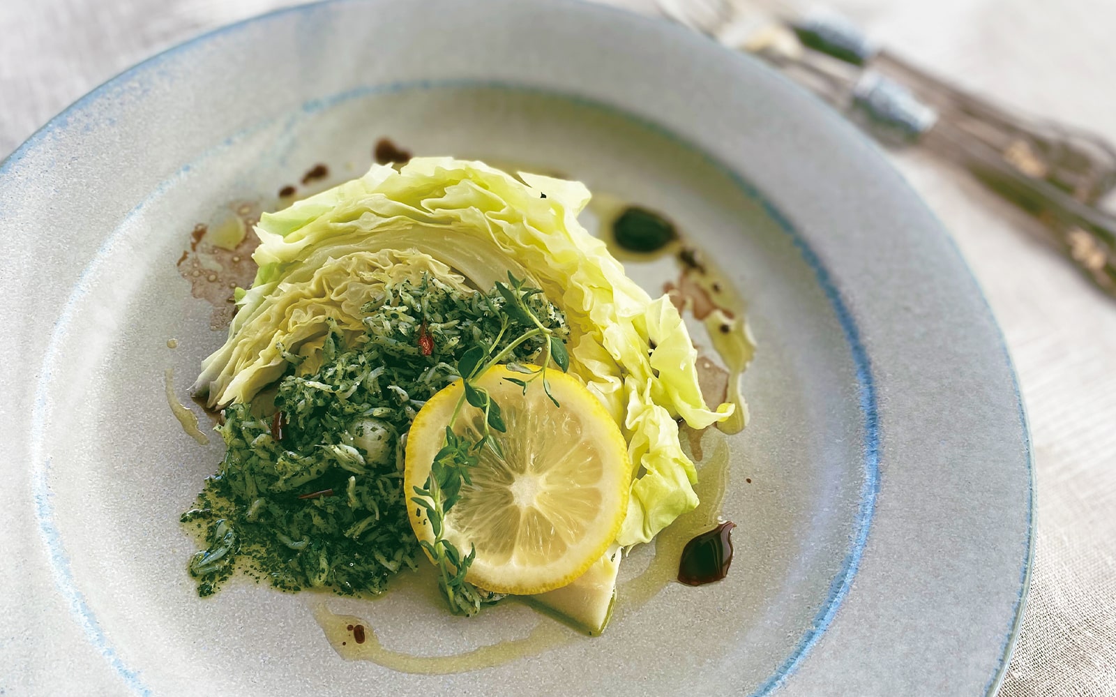 蒸しキャベツ粗抹茶としらすのペペロンチーノソース