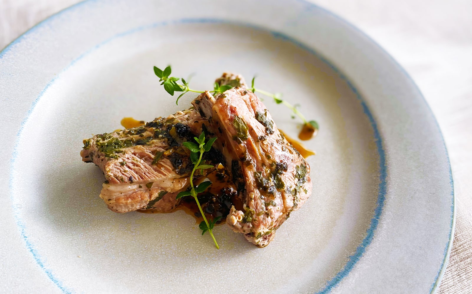 スペアリブの粗抹茶蒸し