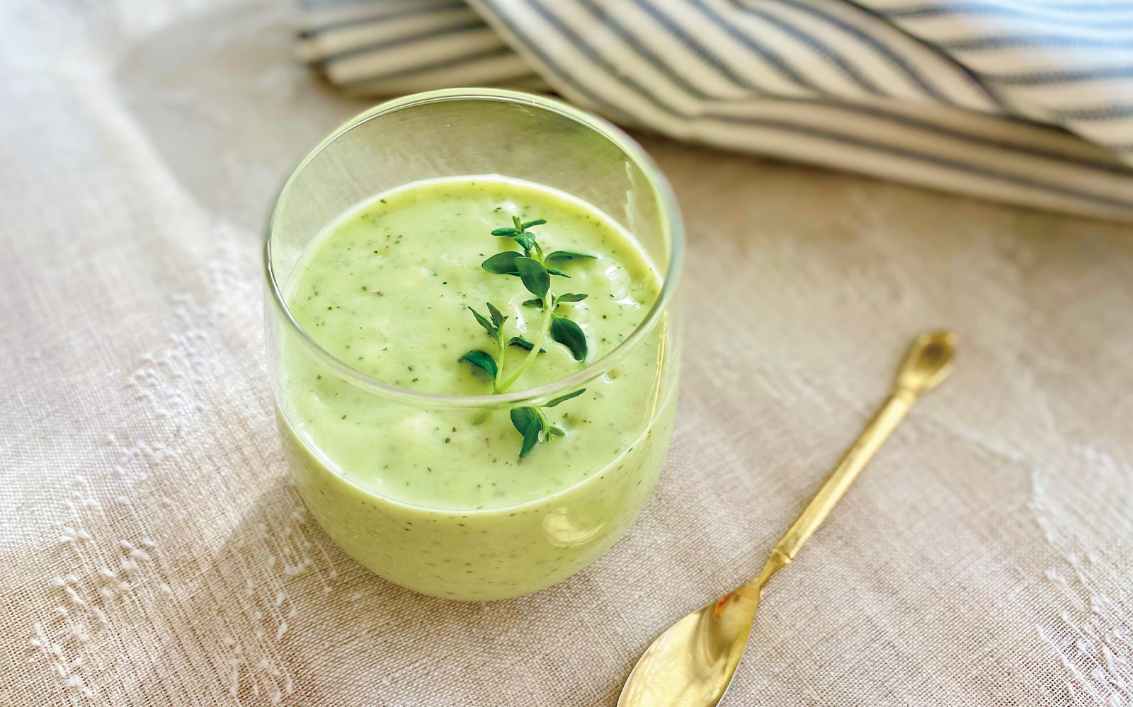 アボカドの粗抹茶スムージー